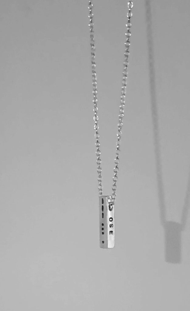 Collier réversible "OSE" code Morse